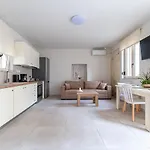 Chrisa\'S Detached Property Near Center With Parking