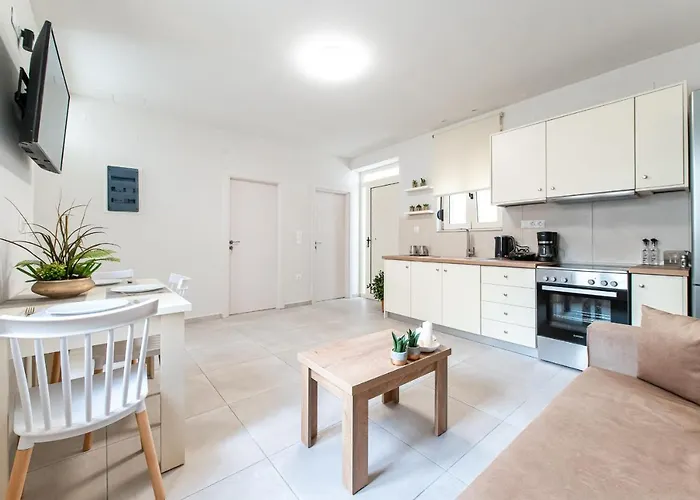 Chrisa\'S Detached Property Near Center With Parking